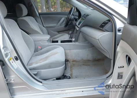 2010 Toyota Camry Le z USA, uszkodzony, nr VIN 4T1BF3EK1AU055873